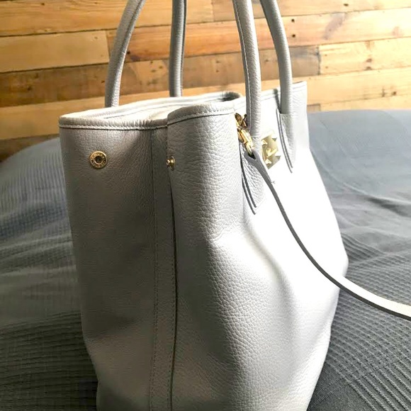 BLUMARINE 💯 authentic, leather tote bag! Has leather crossbody strap as well. - Picture 4 of 16